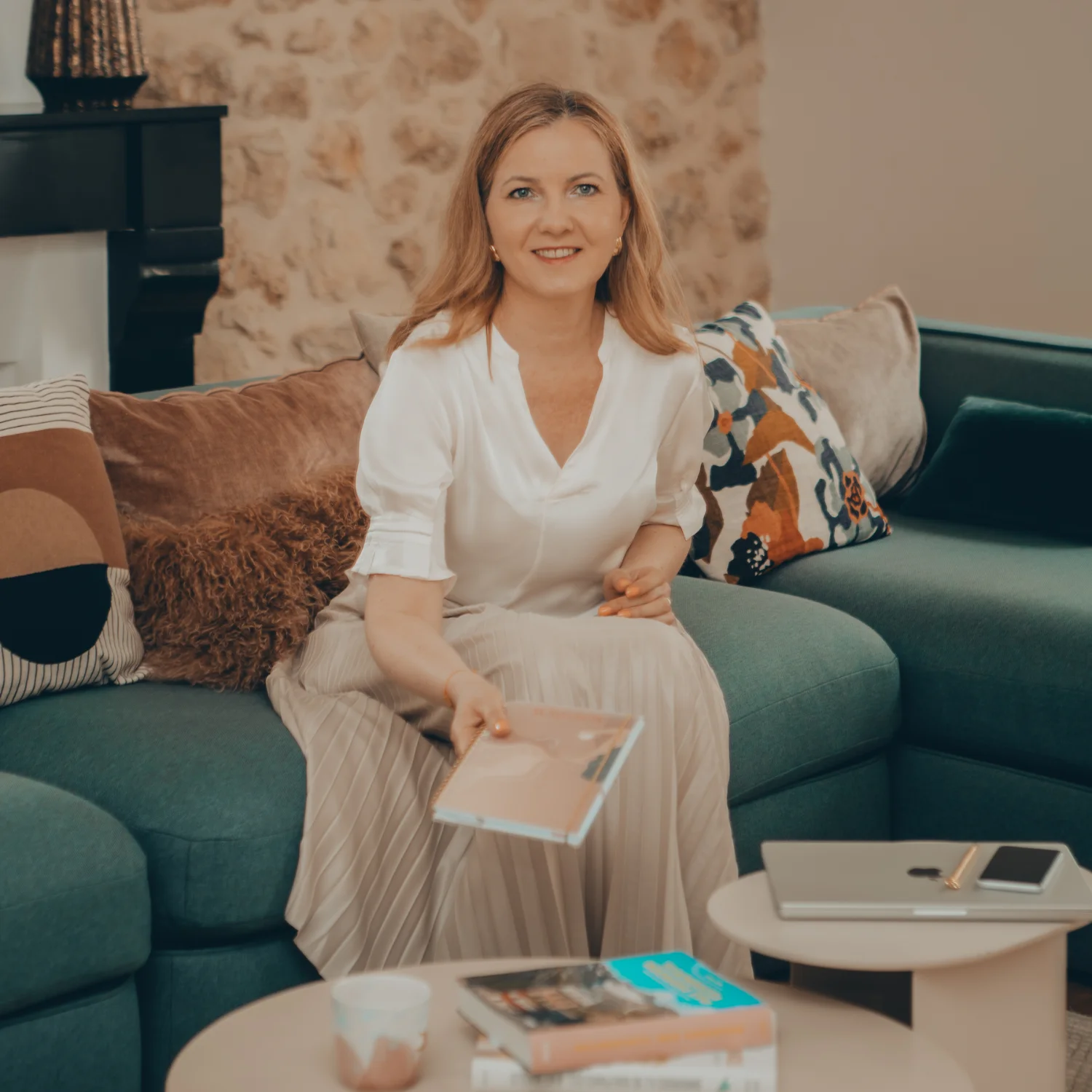 Joanna Nadolna Larramona - Certyfikowany Coach ICF i doradca psychospołeczny.